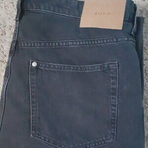 H&m black relaxed straight regular fit jeans size 14👻